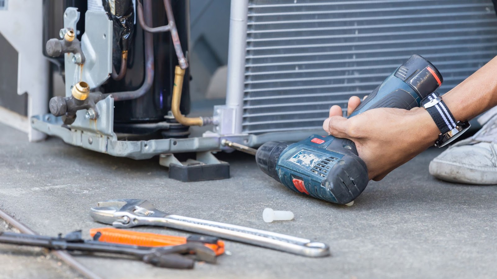 An HVAC expert opening an AC Unit.
